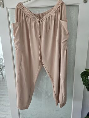 Women’s Drawstring Joggers in Light Tan With Side Pockets